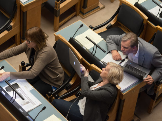 Riigikogu täiskogu istung, ööistung 18.-19. mai 2016